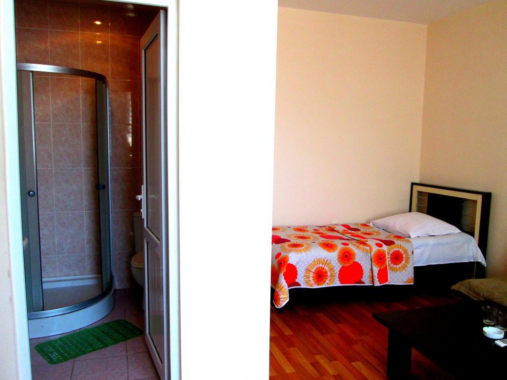 Max Comfort Hotel Kutaisi Exterior foto
