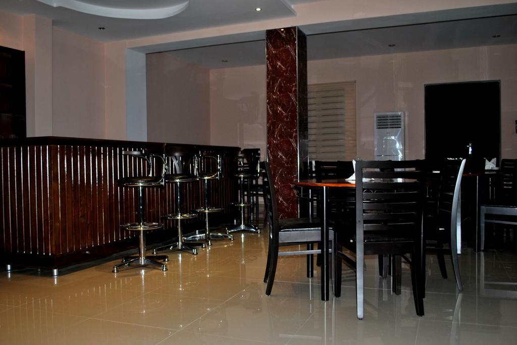 Max Comfort Hotel Kutaisi Exterior foto